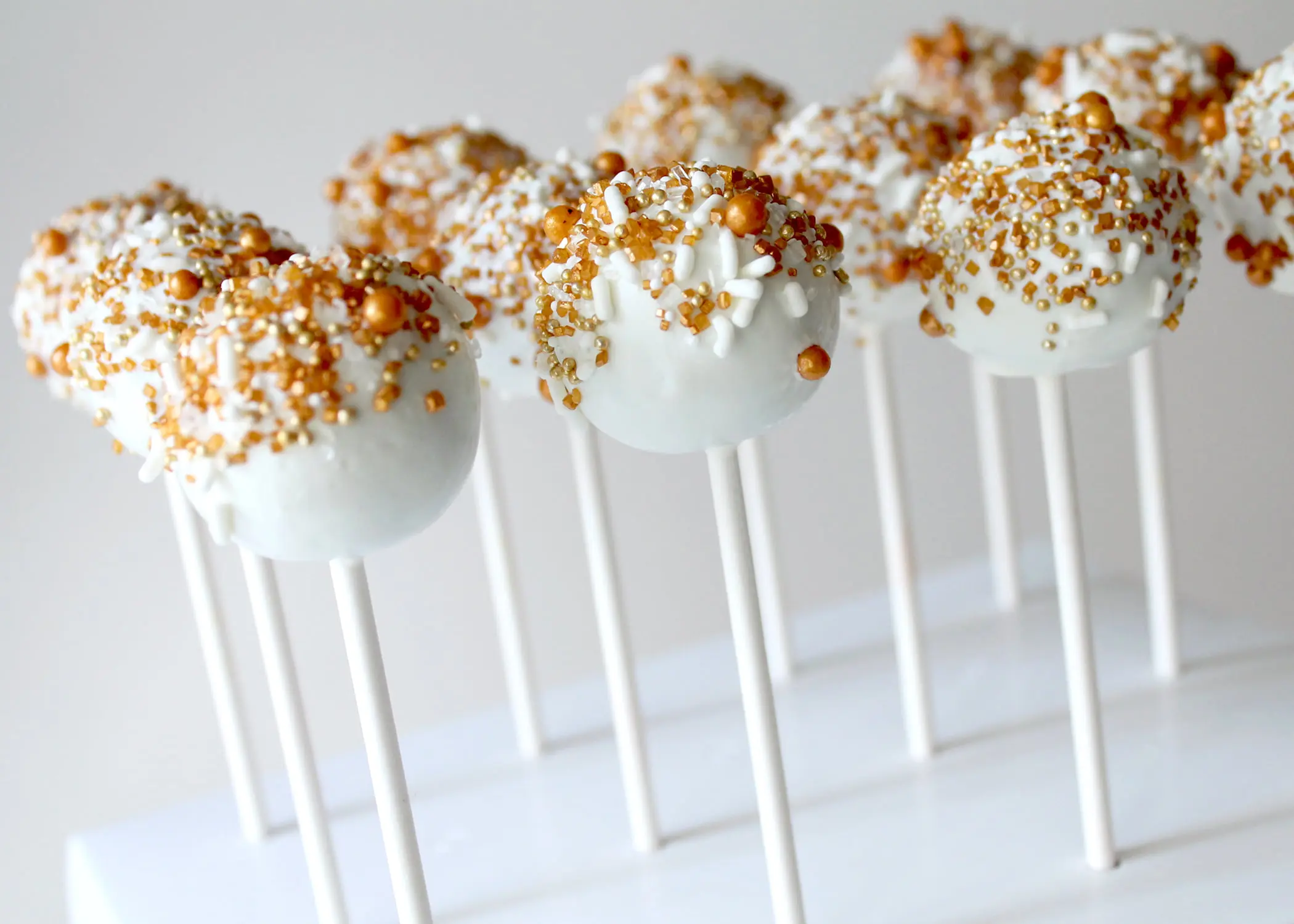 SIGNATURE CAKE POPS ORDER ONLINE TODAY FOR LA DELIVERY