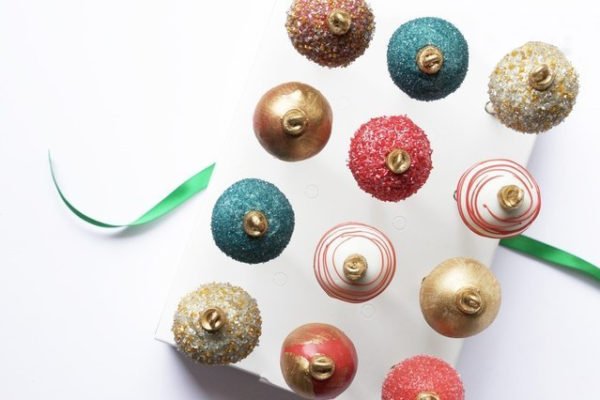 Christmas Ornament Cake Pops